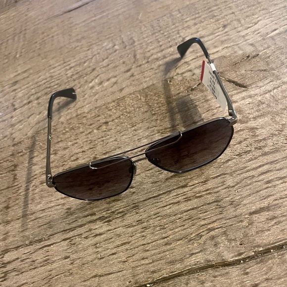 Rag & Bone Polygonal Aviator Sunglasses in Black. - Picture 7 of 10